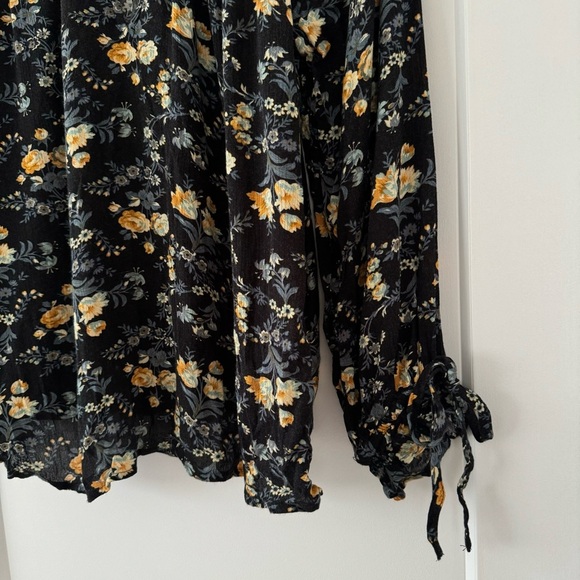American Eagle Women’s Floral Long Sleeve Keyhole Neck Blouse size Medium - Picture 3 of 8